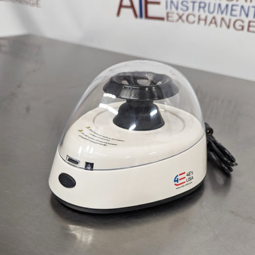 4E's USA brand new mini centrifuge ka front view, jisme transparent dome lid, internal microtube rotor, power switch, aur 4E's USA branding saaf dikhai de rahi hai.
