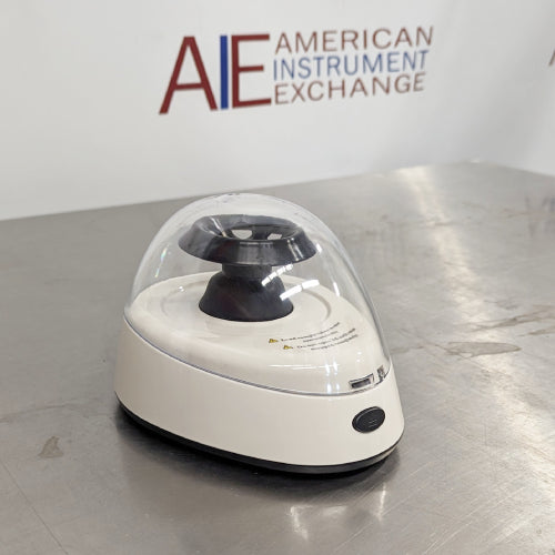 4E's USA brand new mini centrifuge ka left angle view, jisme transparent dome lid, left housing curve, aur front power button saaf dikhai de rahe hain.   