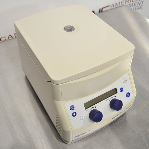 Eppendorf 5424 microfuge - 230V benchtop centrifuge, beige color, with control buttons on the front panel.