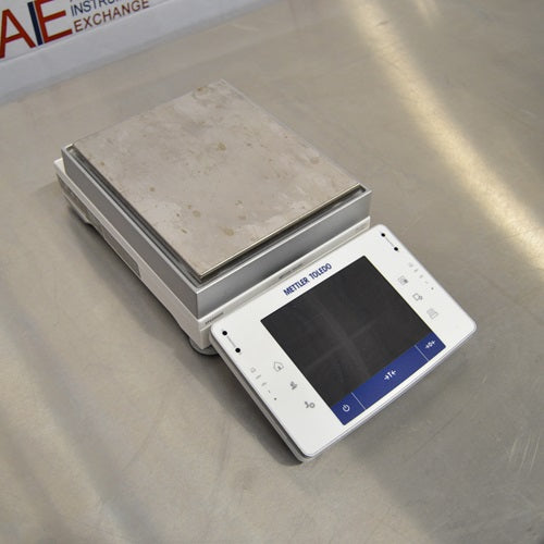 High angle isometric view of the Mettler Toledo XPE2002S precision balance highlighting the detachable touchscreen display unit and stainless steel weighing platform