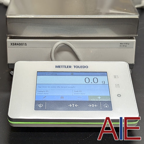 Close-up view of Mettler Toledo XSR4001S precision balance terminal display screen