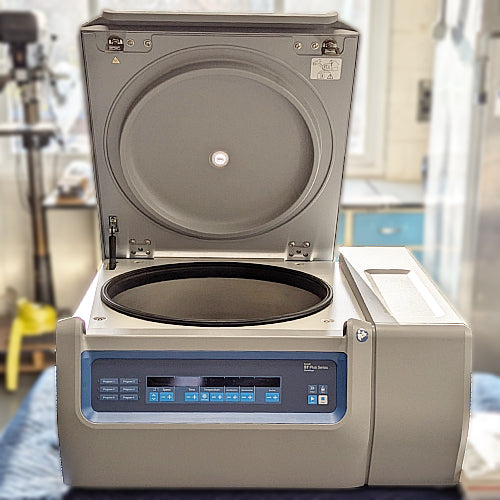 Open view of Thermo Megafuge ST4R Plus-MD refrigerated benchtop centrifuge showing rotor bowl and digital control panel