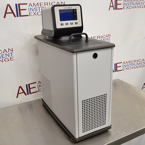 VWR AD7LR-20-V11B Refrigerated Circulator with advanced digital controller, featuring a swivel 180 technology, phenolic bath top, and a LidDock lid stowing system.