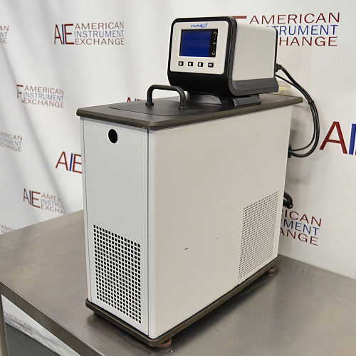 VWR AD7LR-20-V11B Refrigerated Circulator with advanced digital controller, featuring a swivel 180 technology, phenolic bath top, and a LidDock lid stowing system.