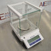 Mettler Toledo ME403E precision balance ka left angle view, jisme left glass draft shield panel, weighing pan, digital display, aur front control keypad saaf dikhai de rahe hain.   