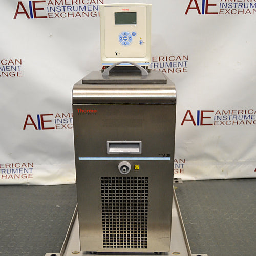 Thermo Haake A25 refrigerated circulator with AC200 controller ka front view, jisme stainless steel housing, digital display controller, vent grille, aur fluid connection port saaf dikhai de rahe hain.   