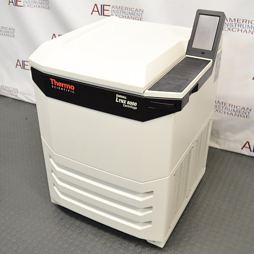Thermo Sorvall Lynx 6000 superspeed refrigerated centrifuge ka right angle view, jisme right side ventilation panel, touchscreen control interface, aur closed lid right angle se saaf dikhai de rahe hain.   