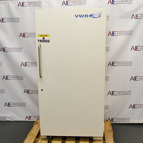 VWR SCBMF-3020 laboratory freezer ka front view, jisme solid insulated door, vertical handle, caution warning label, aur VWR branding saaf dikhai de rahe hain.   