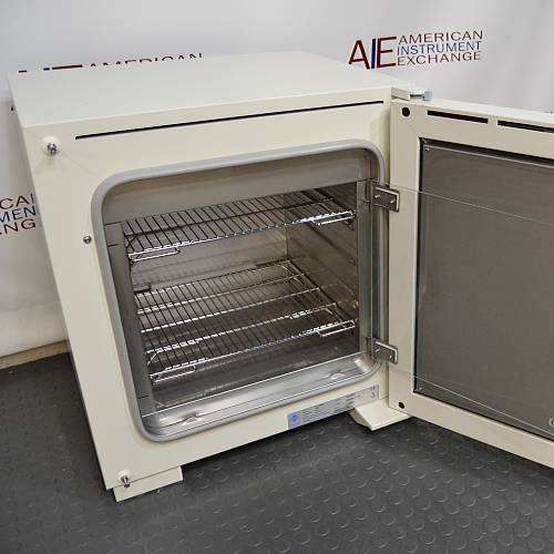 BMT Incucell lab incubator