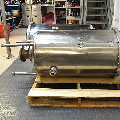 Large capacity reaction vessel